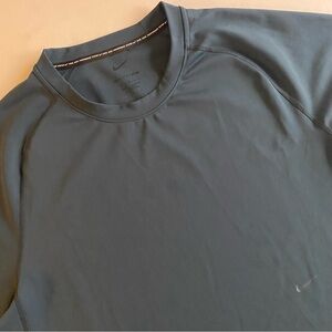 Nike Dri-Fit ADV A.P.S Performance Shirt Men L Athletic Sportswear Gym Tee